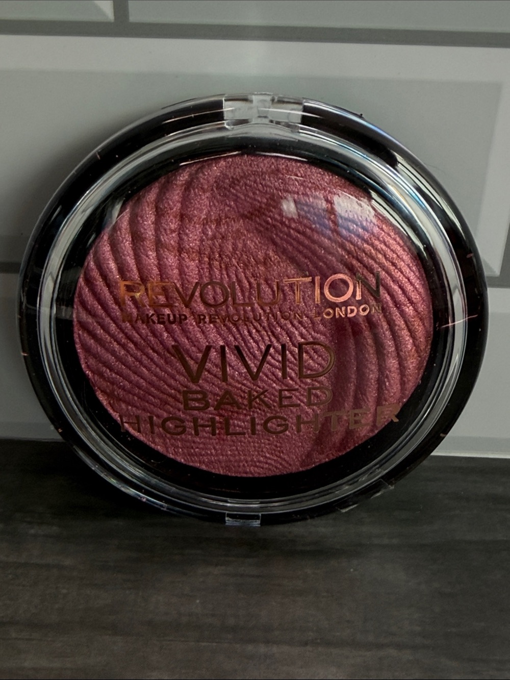 Makeup Revolution Vivid Baked Highlighter - Rose Pink